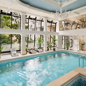 ***** Hotel Queen's Court & Hungary